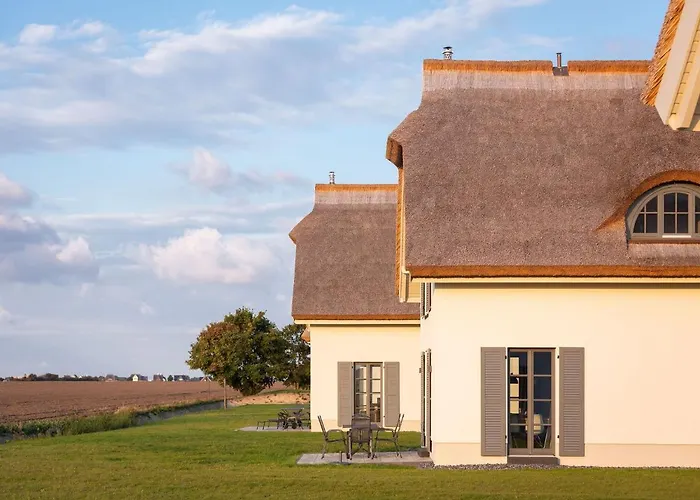 Reetland Am - Premium Reetdachvilla Mit 3 Schlafzimmern, Sauna Und Kamin E08 Hébergement de vacances Dranske